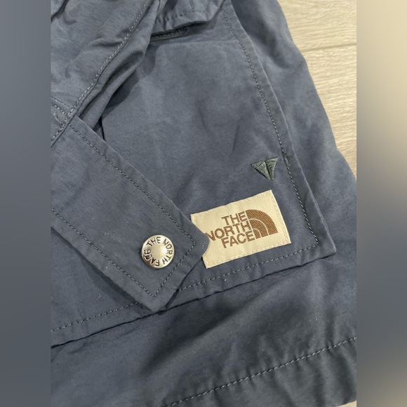 The North Face Blue Lightweight Jacket - Picture 9 of 12